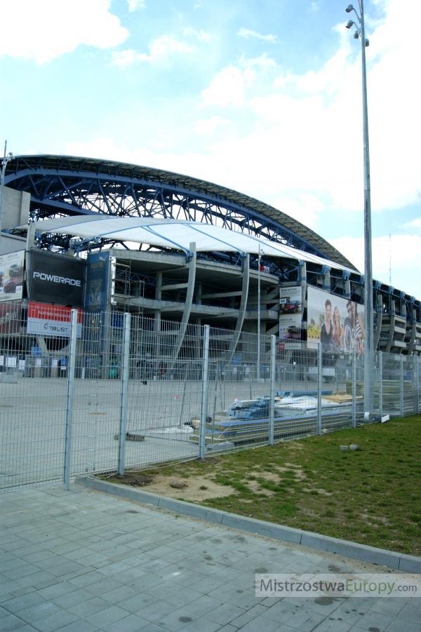 Stadion Poznań przed ogrodzeniem