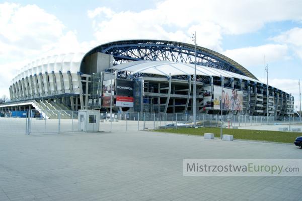 Stadion w Poznaniu z parkingu